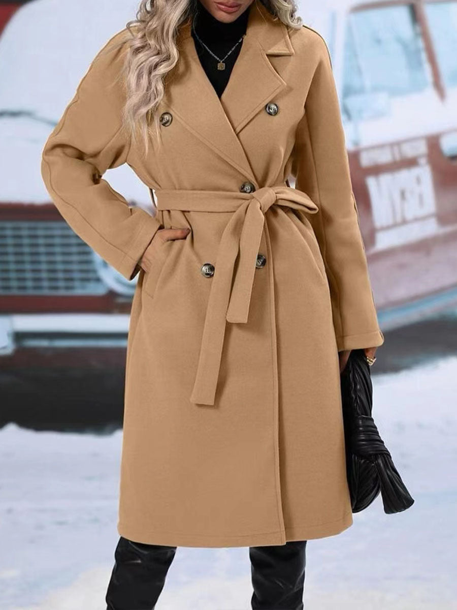 Manteau long femme, col à revers, double boutonnage et ceinture.